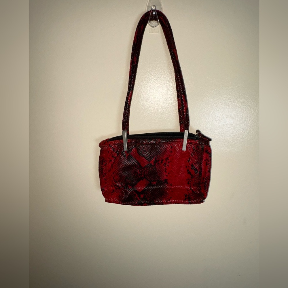 Chic Red Snakeskin Shoulder Bag